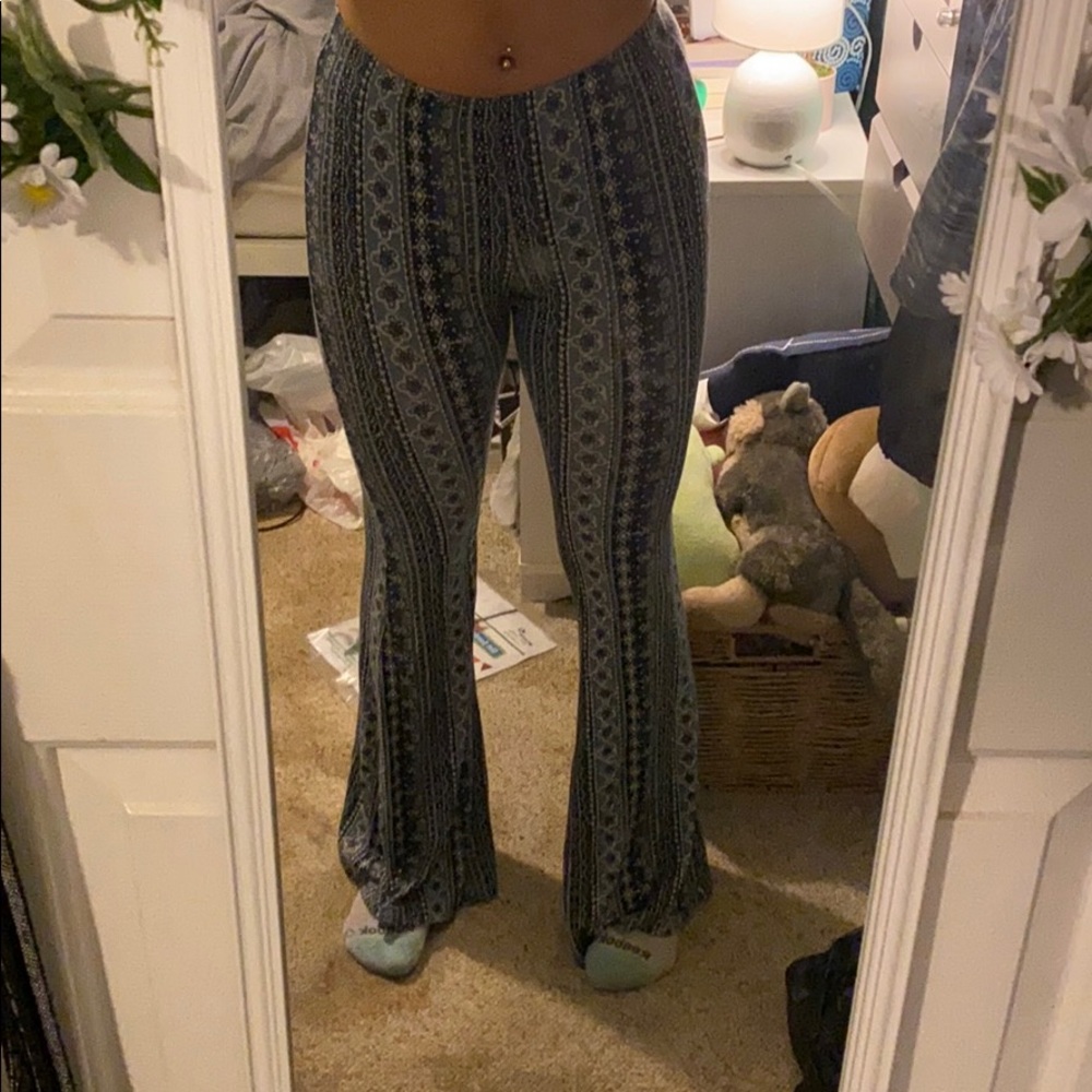 Stretchy patterned yoga pants